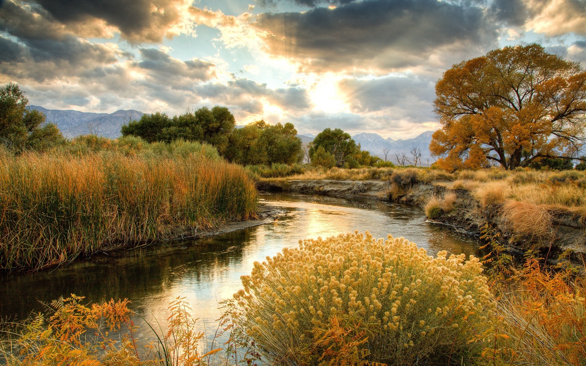 autunno paesaggio natura acqua all aperto tramonto albero alba lago cielo fiume riflessione autunno bel tempo sera legno sole scenico alberi nuvole terra