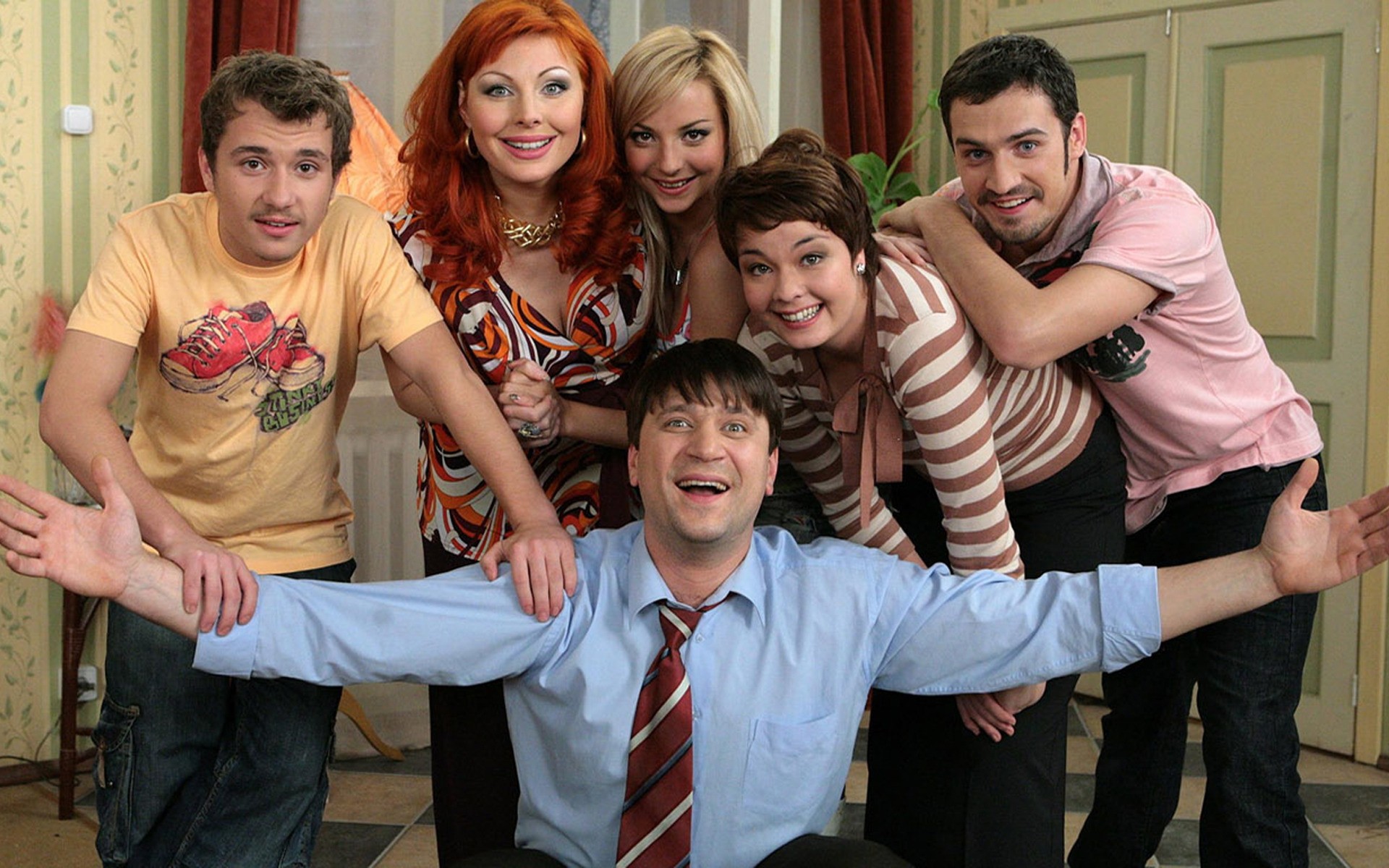 serie televisive gruppo uomo famiglia donna amicizia stare insieme quattro bambino adulto divertimento ridere al chiuso commedia sitcom divertente russia bundy