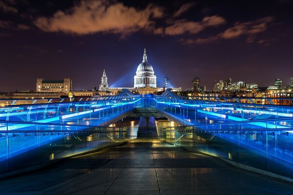 Vistas da noite de Londres com podvetchet