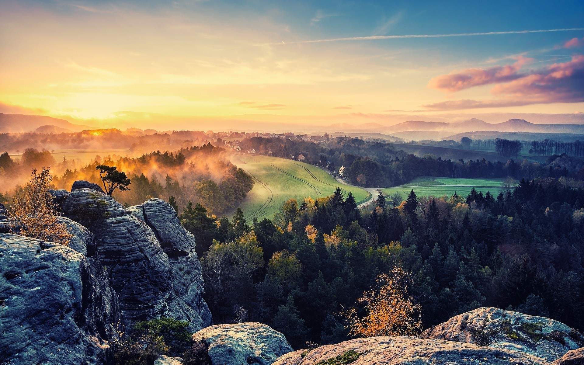 paysage paysage voyage ciel dehors montagnes coucher de soleil rock nature scénique aube eau collines arbres forêt pierres mur rvb photo hdr