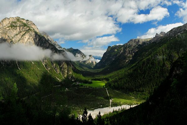 Bela paisagem da natureza nas montanhas