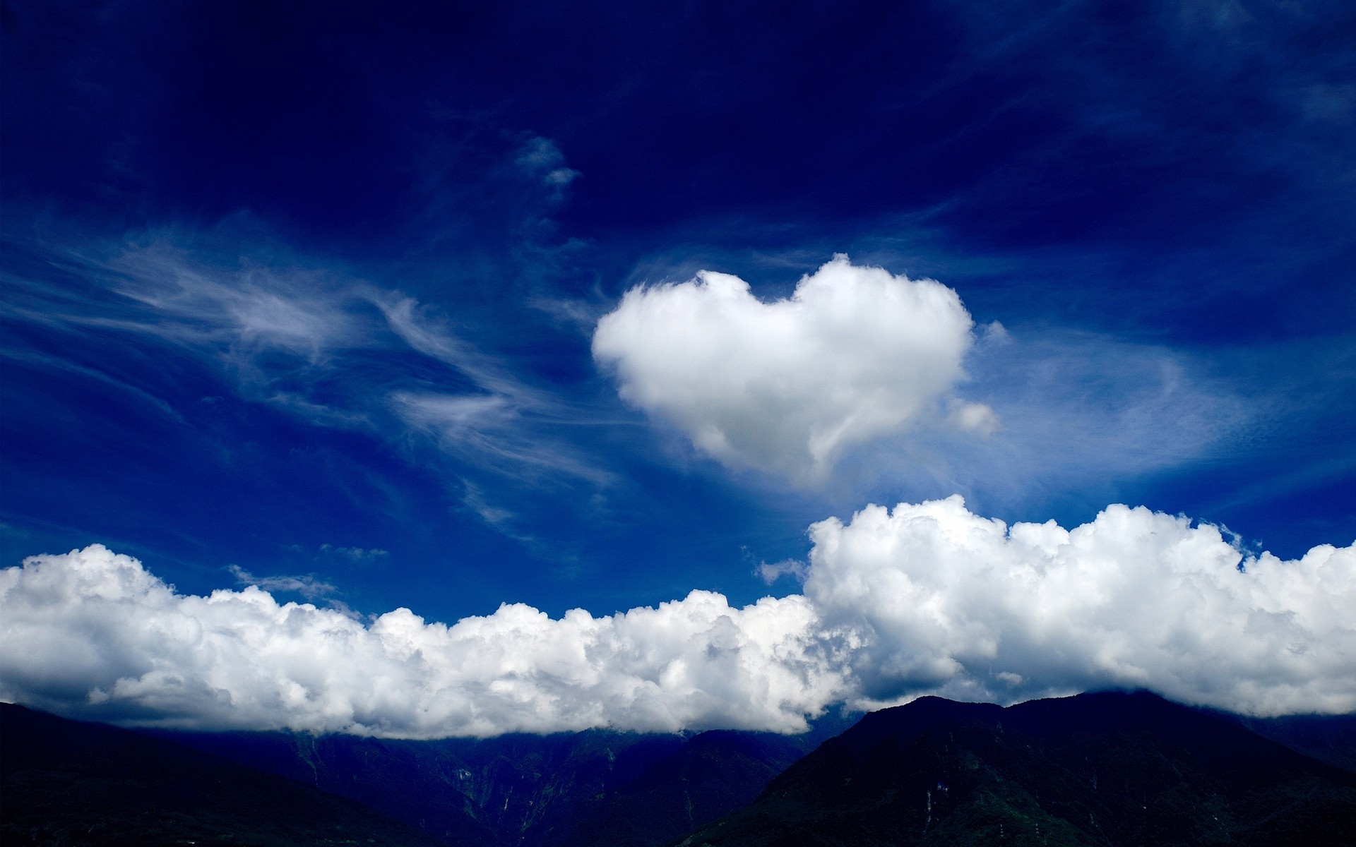 processamento de fotos natureza céu paisagem ao ar livre bom tempo verão montanhas viajar alta cênica luz sol tempo luz do dia nuvem amor coração fundo céu do amor