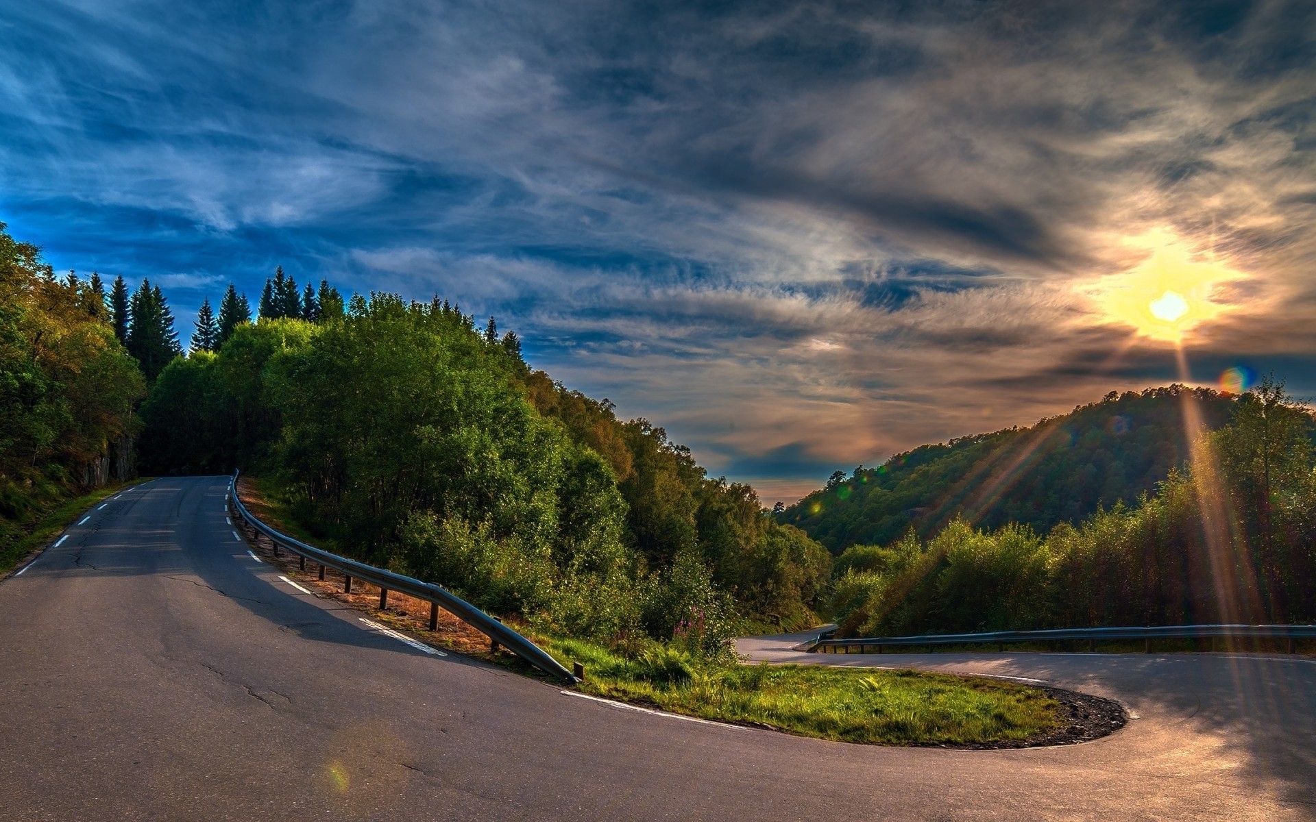 landschaft reisen straße landschaft natur himmel wasser sonnenuntergang baum im freien berge dämmerung sommer asphalt autobahn abend sonnige straße straßen hintergrund fores himmelwolken