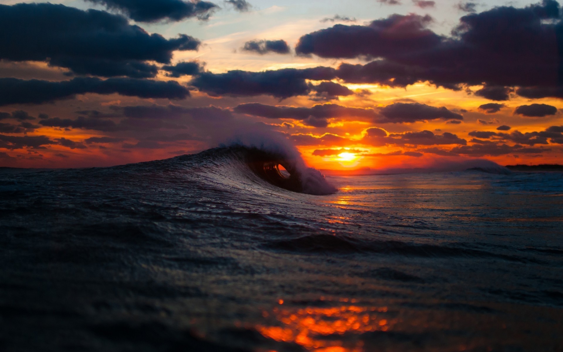 paesaggio tramonto oceano acqua mare spiaggia sera alba crepuscolo paesaggio sole tempesta paesaggio onde enormi tramonto nuvoloso cielo nuvoloso