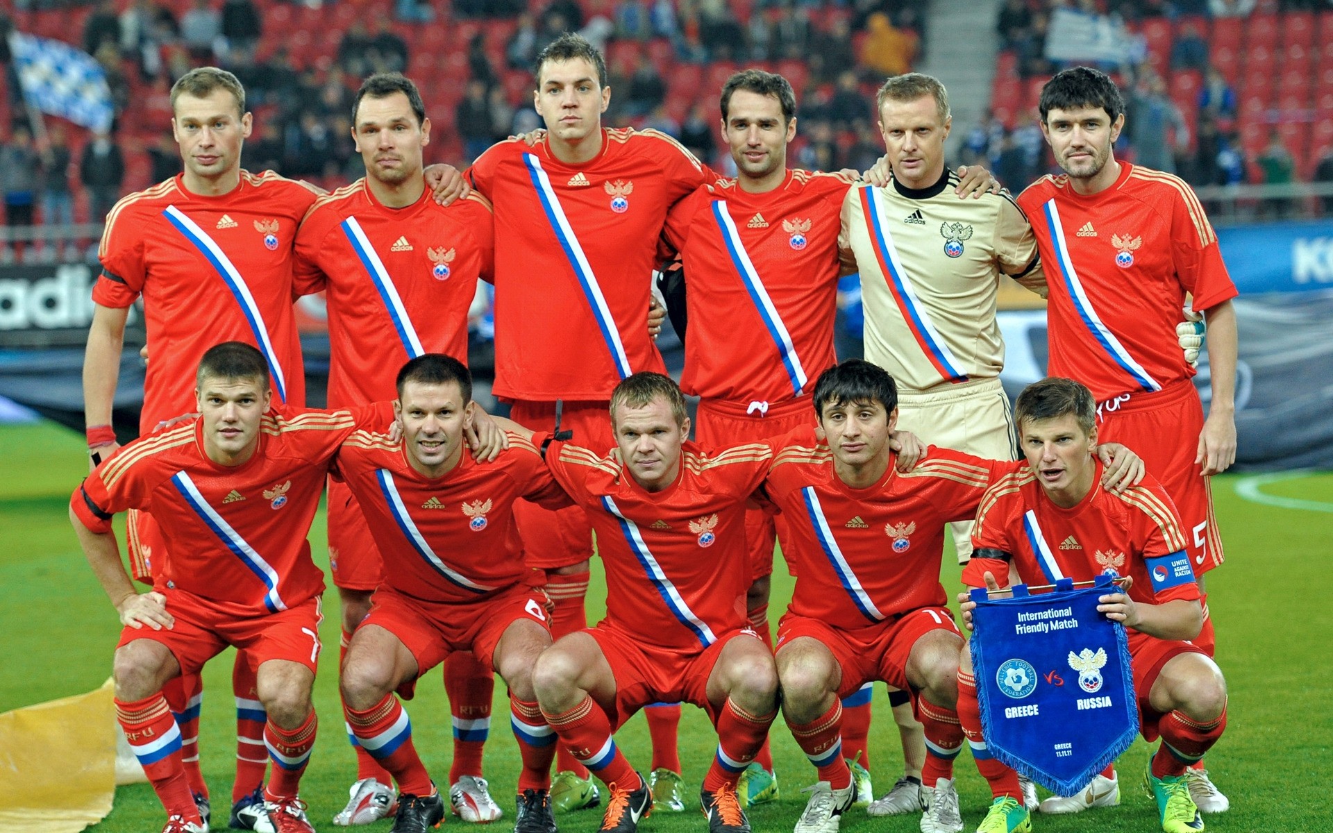 futebol futebol estádio jogo competição copa jogos homem atleta objetivo bola liga rugby fã de esportes prêmio pés adulto esquadrão vitória estrelas fãs