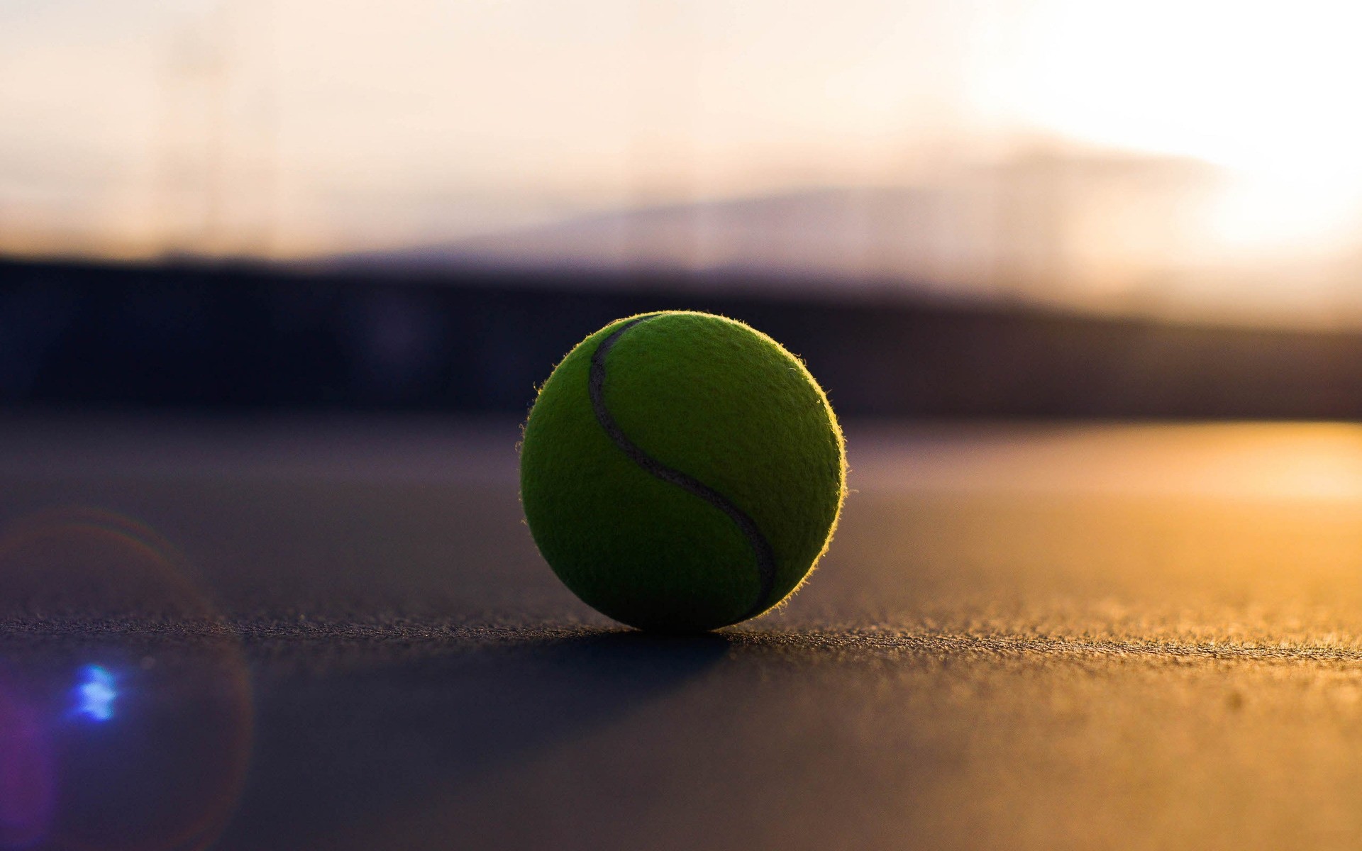 sport tennis balle flou nature morte compétition loisirs raquette coucher de soleil dof sport lune soleil équipement de sport jeux loisirs soirée ciel sphère action cour vert