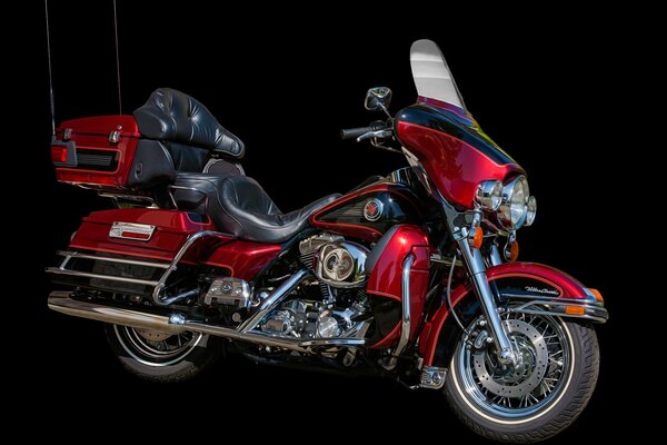 Красно-чёрный байк harley-davidson