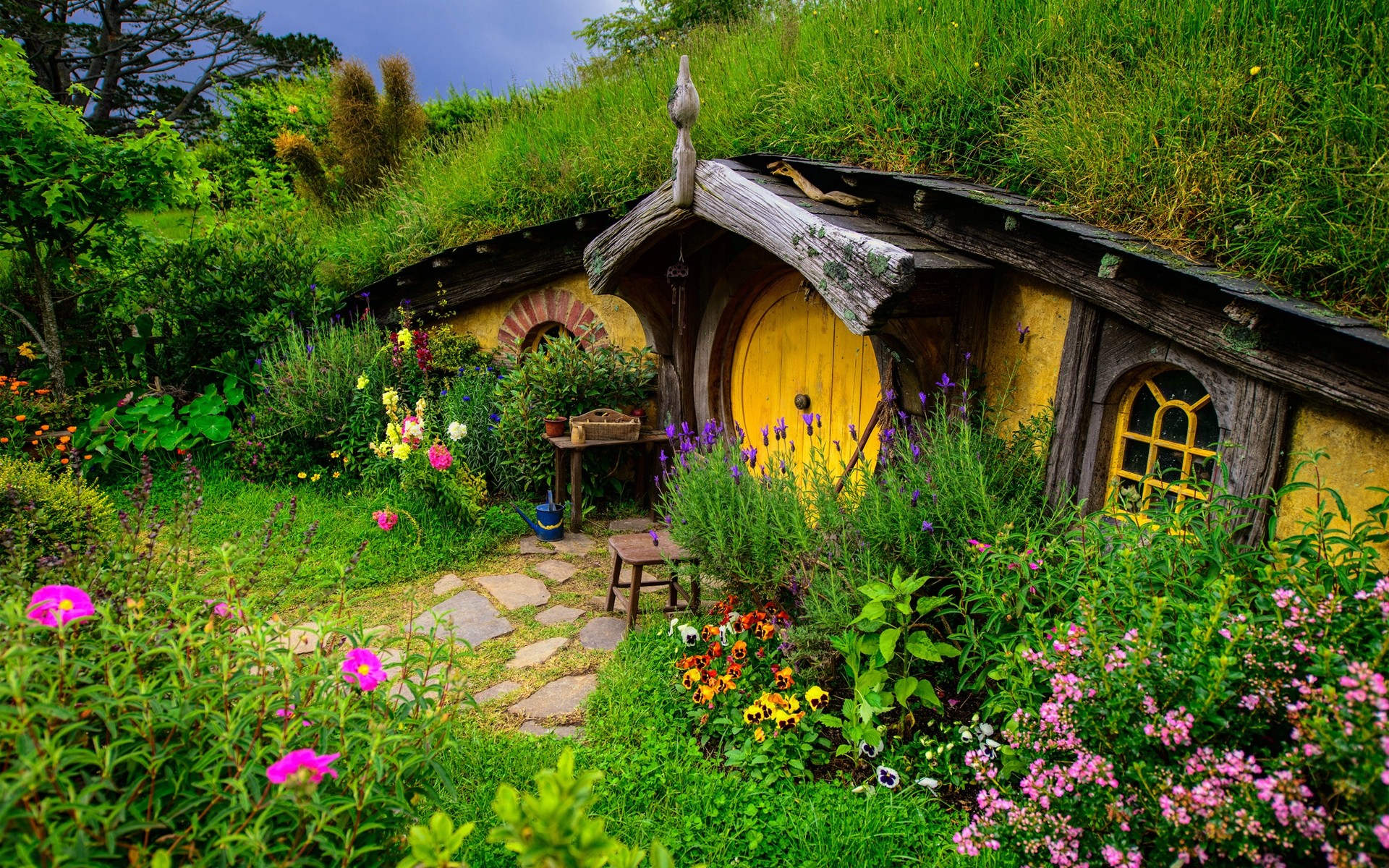 Old Beautiful Cottage Free Wallpapers