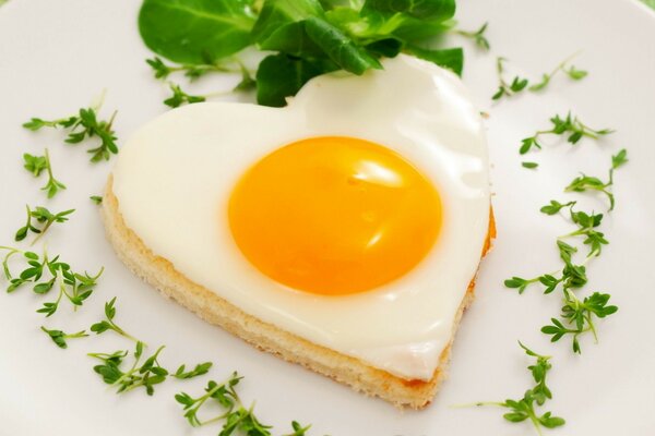 Colazione. Decorazione creativa di Uova Strapazzate