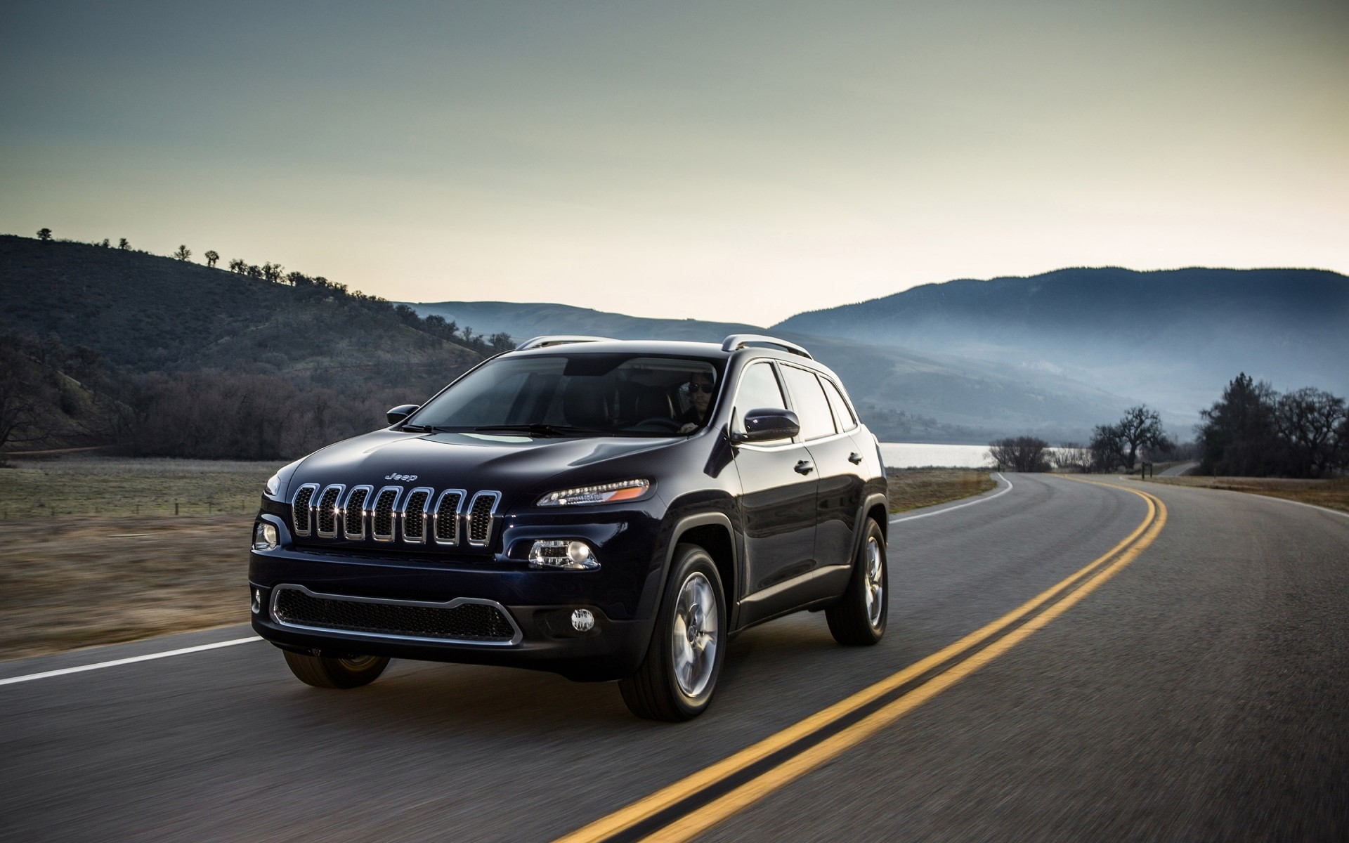 jeep voiture voiture système de transport asphalte route noir dépêchez-vous conduire automobile trottoir rapide voyage roues jeep cherokee