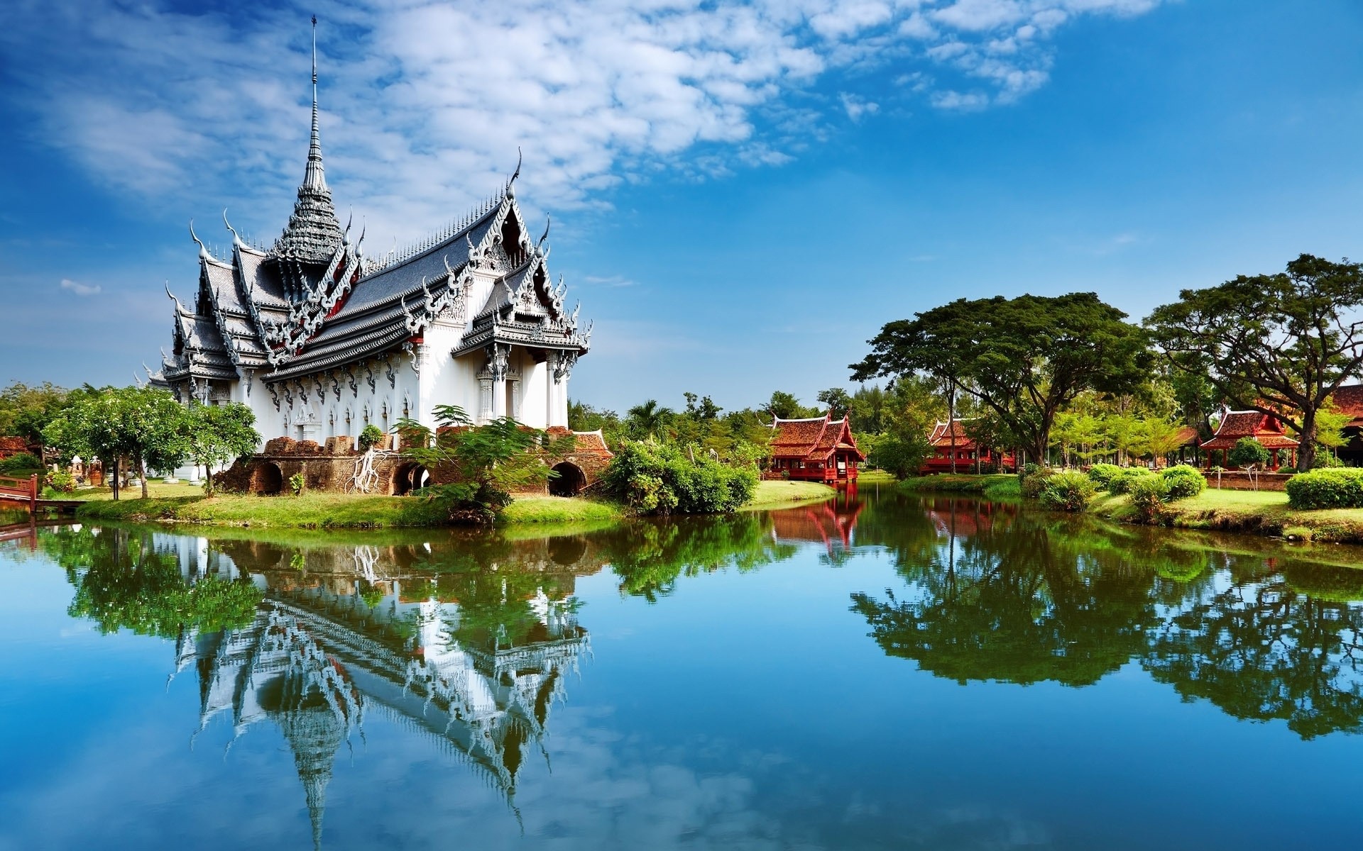 cina viaggi lago acqua riflessione tradizionale cielo cultura piscina albero architettura all aperto turismo fiume casa natura parco nuvola tempio bella