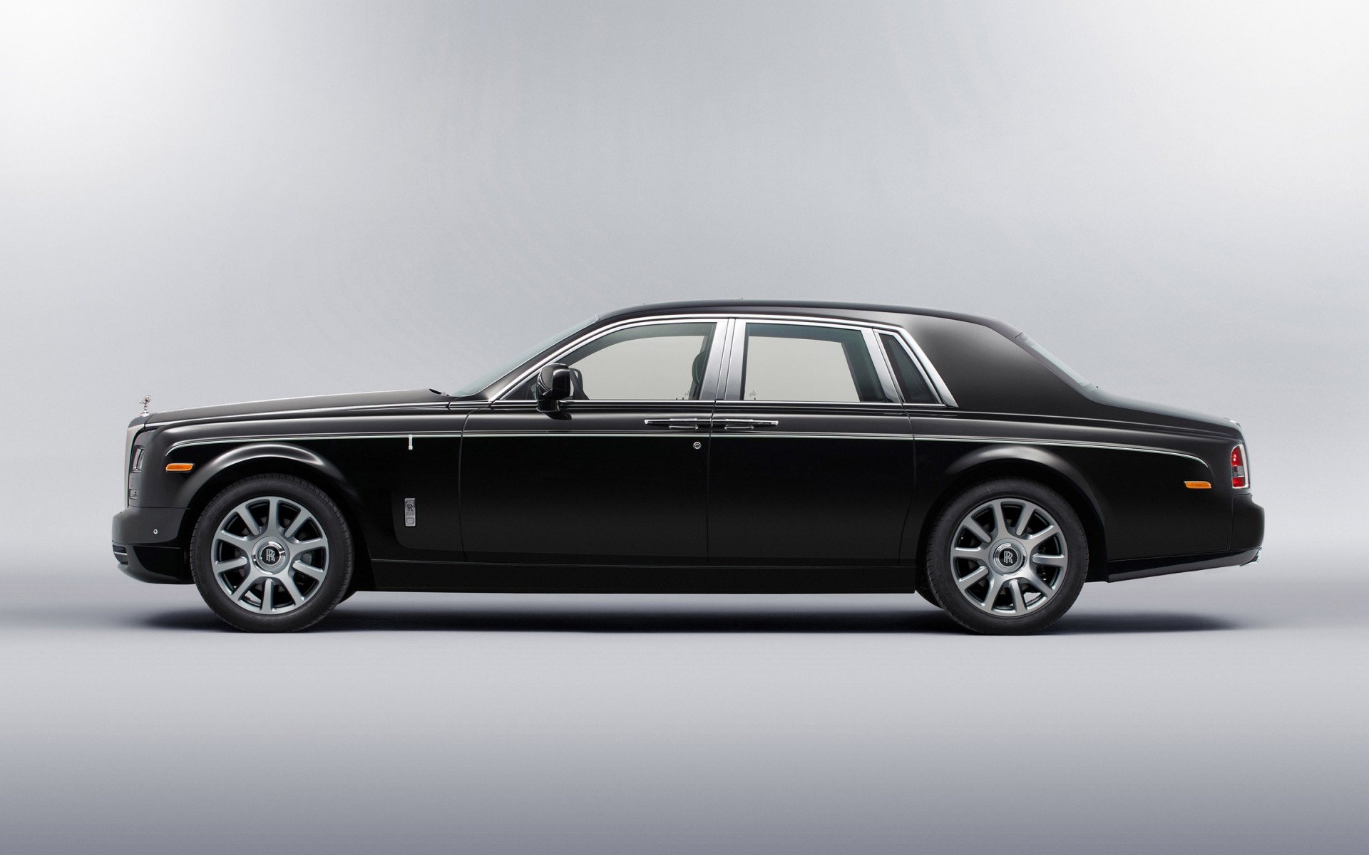 rolls royce carro carro automóvel rodas sistema de transporte cupê sedan preto drive capô meio - dia asfalto