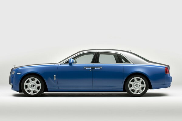 Rolls royce coche sobre ruedas