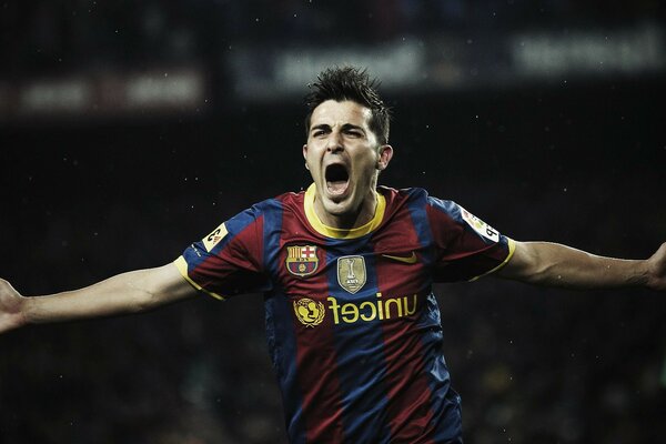 Imagen de un futbolista alegre en uniforme