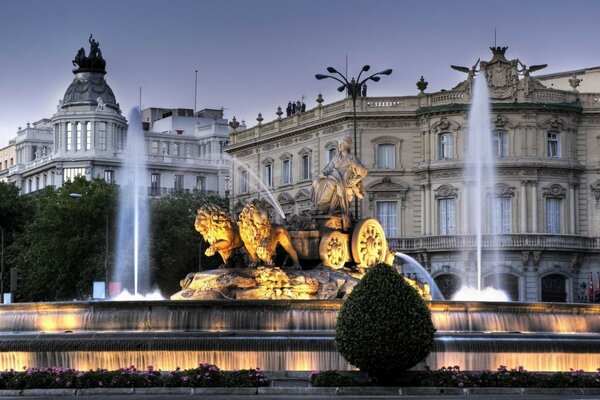 Fontaine de la ville avec de magnifiques lions