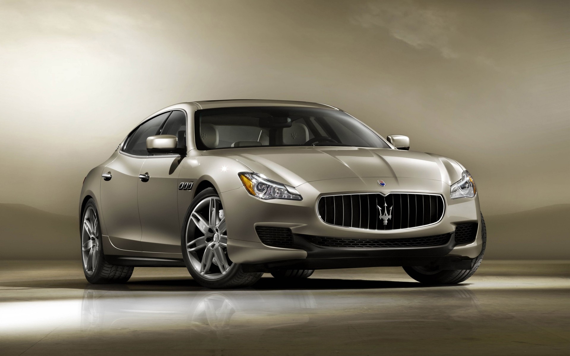 maserati araba araba tekerlekler otomotiv hızlı ulaşım sistemi sürücü coupe acele et asfalt kaldırım öğlen sedan maserati quattroporte