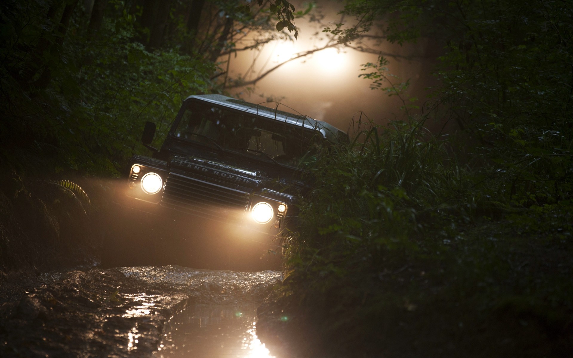 andere geräte auto landschaft licht transportsystem auto straße wettbewerb reisen wetter wasser rennen baum umwelt regen verkehr meisterschaft sonnenuntergang dämmerung land rover verteidiger