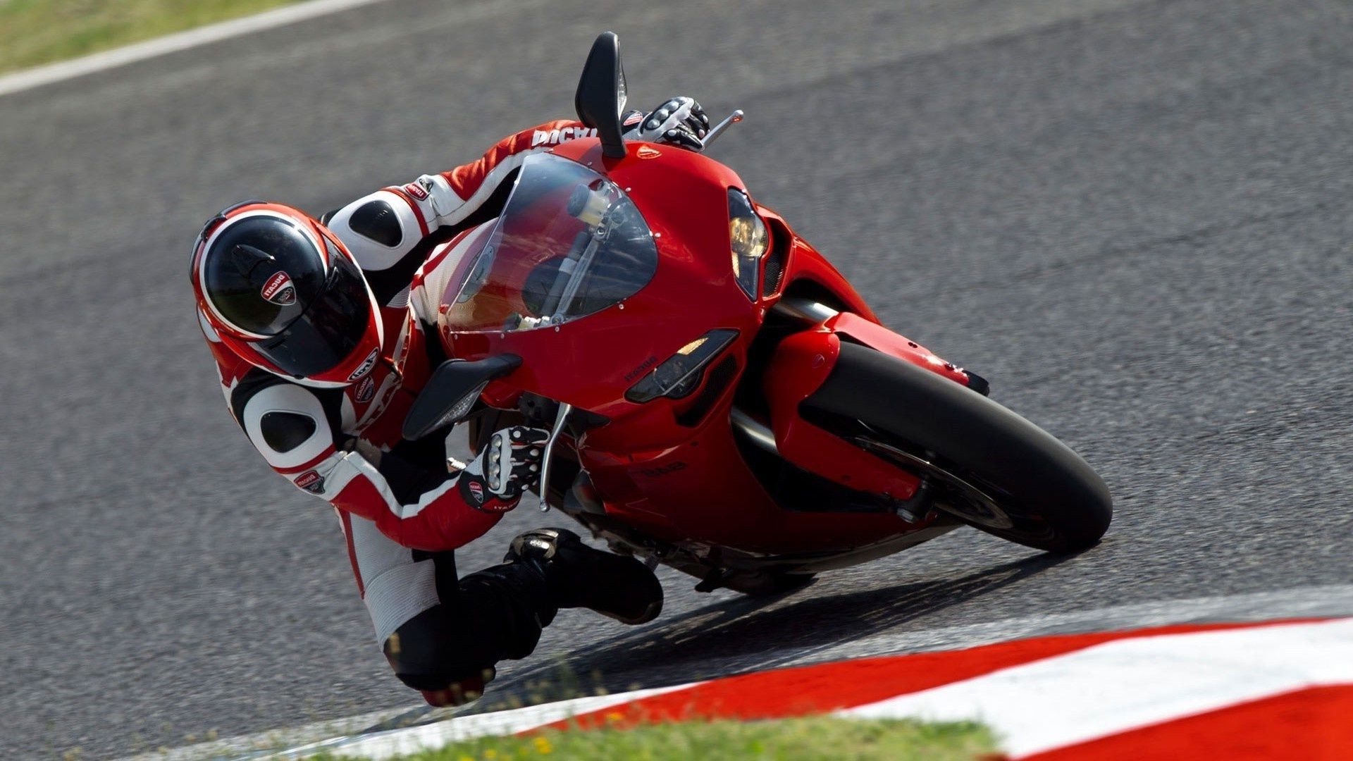 спортивный мотоцикл красный sports motorcycle red скачать