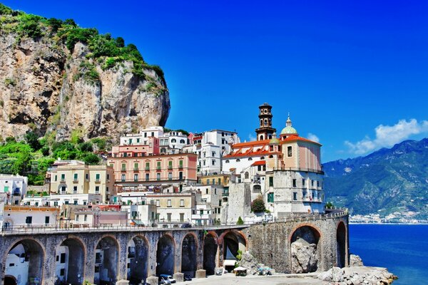 Belle creazioni di architettura in montagna