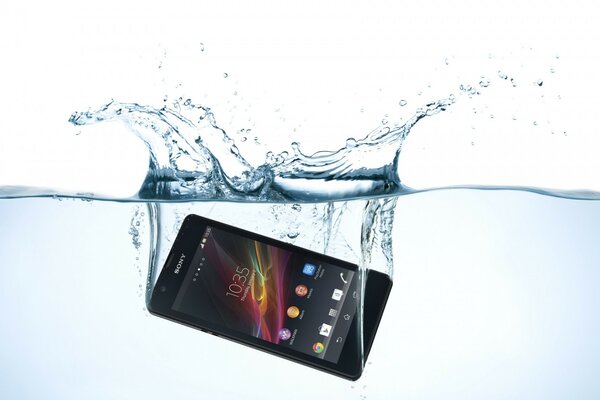 Dropping the phone into the water, splashing