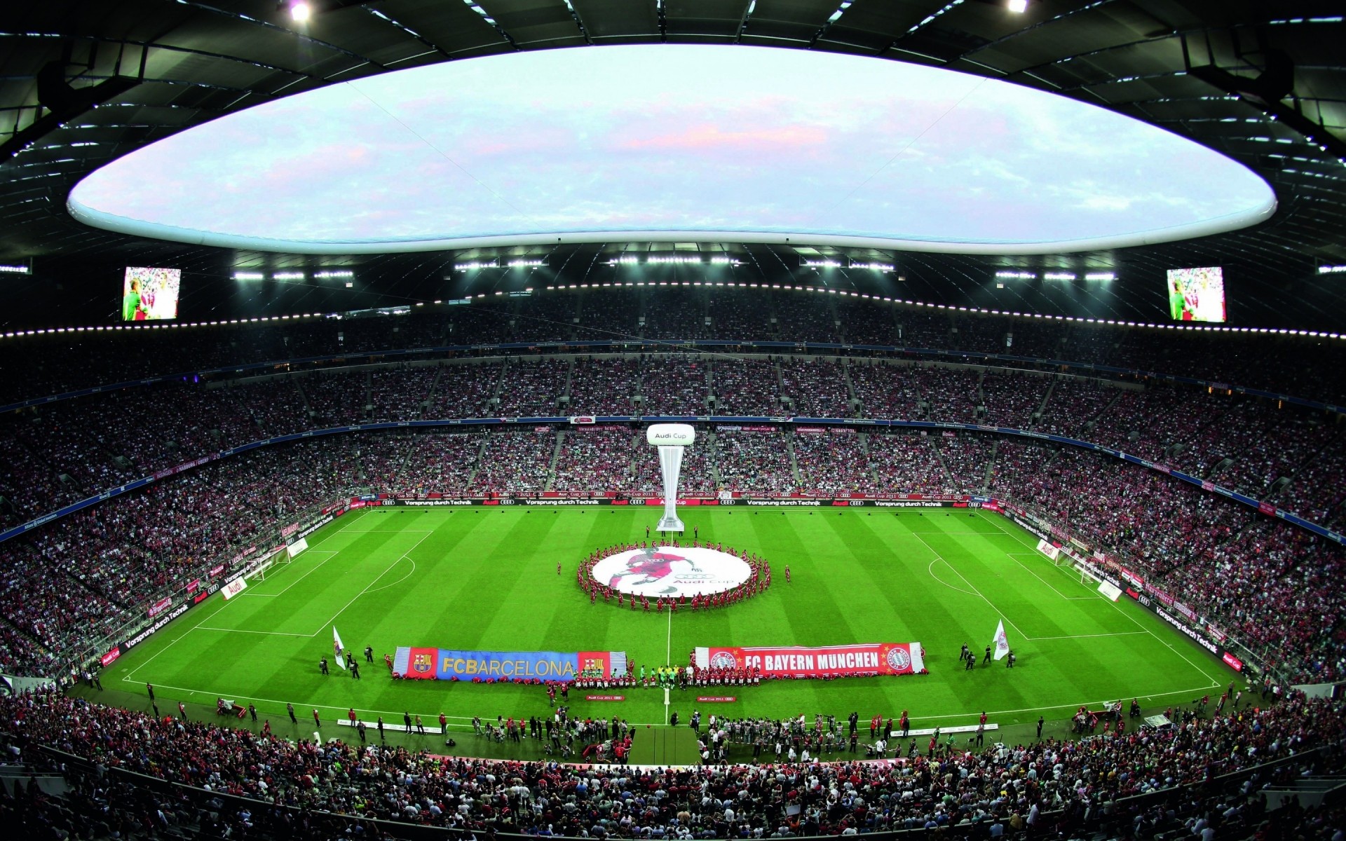 futebol estádio fã de esportes competição futebol bola assento beisebol muitos tribuna arquibancadas auditório jogos campo campeonato pista atleta espectador grupo roupa