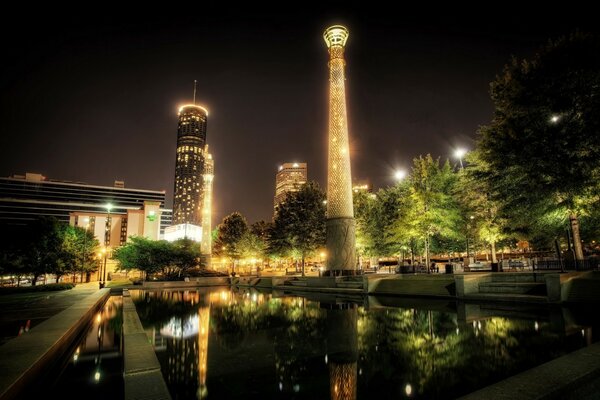 Cidade noturna brilhante nos EUA