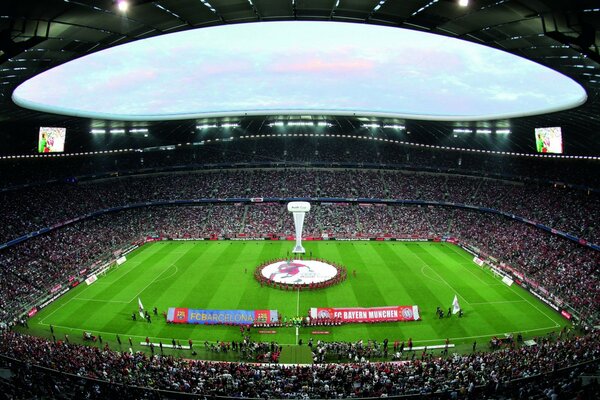 El estadio de fútbol está lleno de aficionados