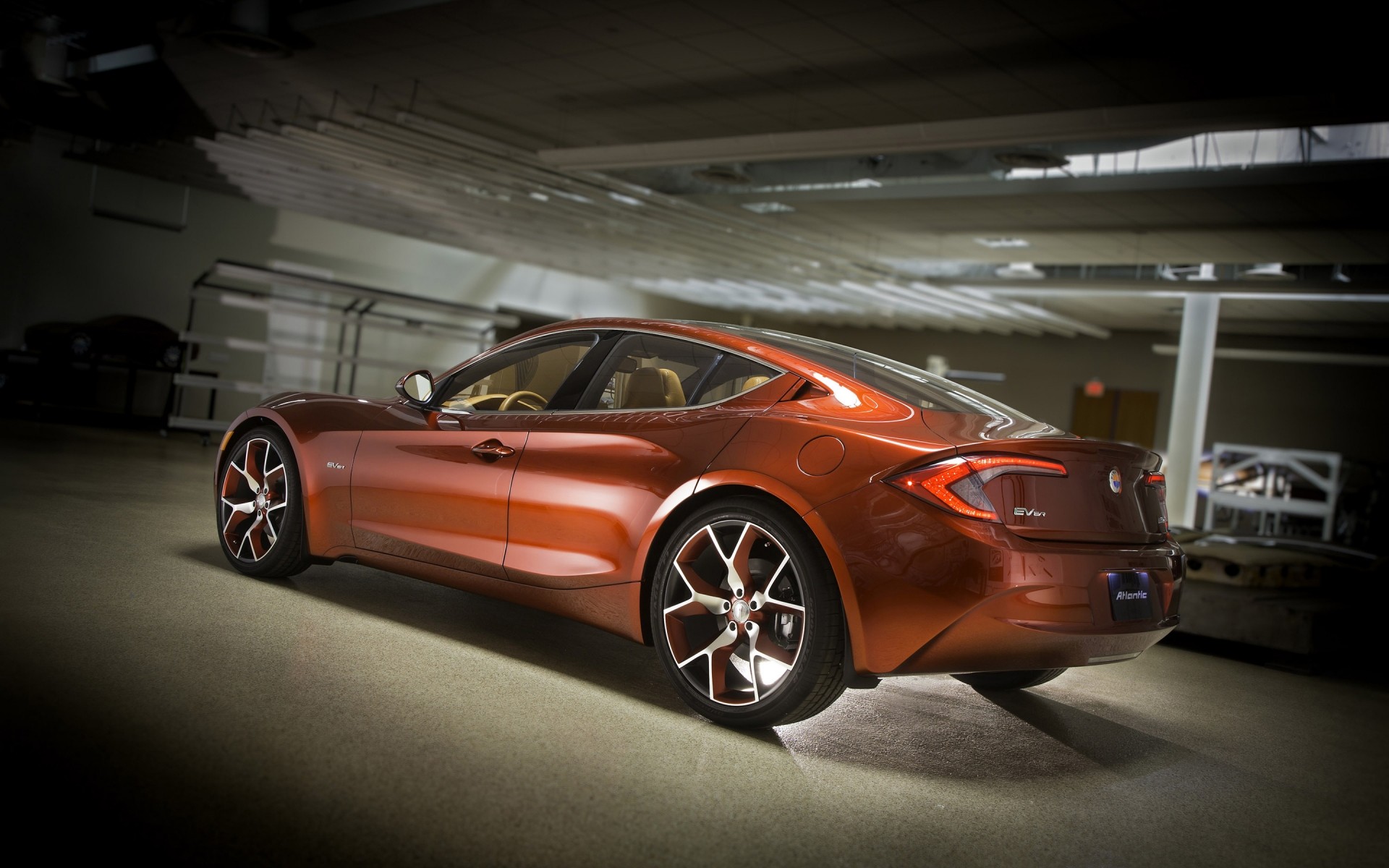 outros aparelhos carro carro automóvel preto cupê corrida sedan rodas sistema de transporte ação calçada exposição apresse-se meio-dia unidade protótipo show dodge automobilismo rápido fisker