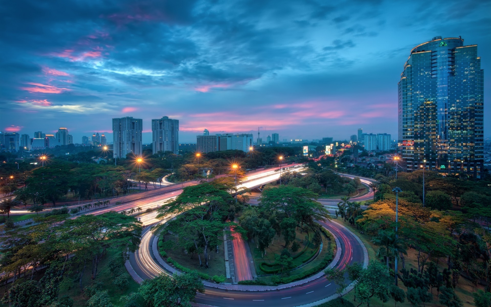 otras ciudades ciudad arquitectura centro de la ciudad ciudad skyline rascacielos viajes urbano hogar crepúsculo tráfico noche carretera cielo negocio oficina moderno carretera iluminado luz