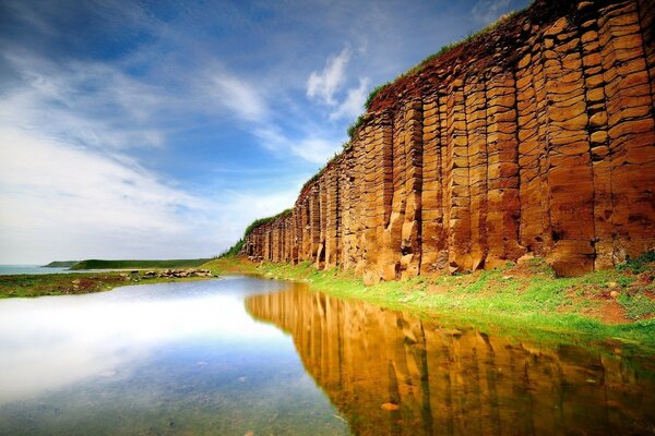 Le mur était comme un bouclier au-dessus de l eau