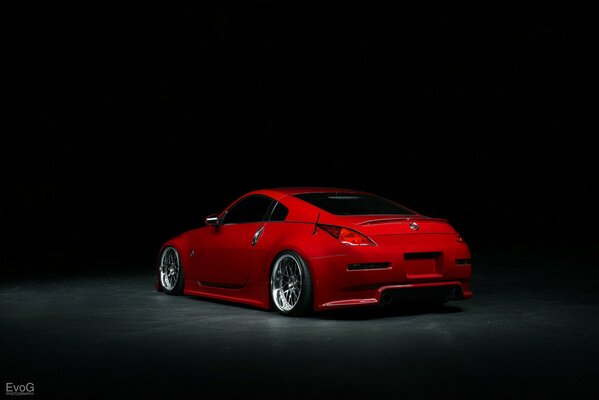 Картина красное авто nissan, 350z
