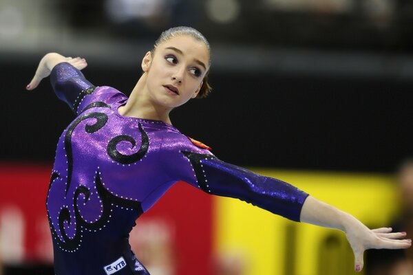 Sportlerin tritt bei olympischen Spielen an