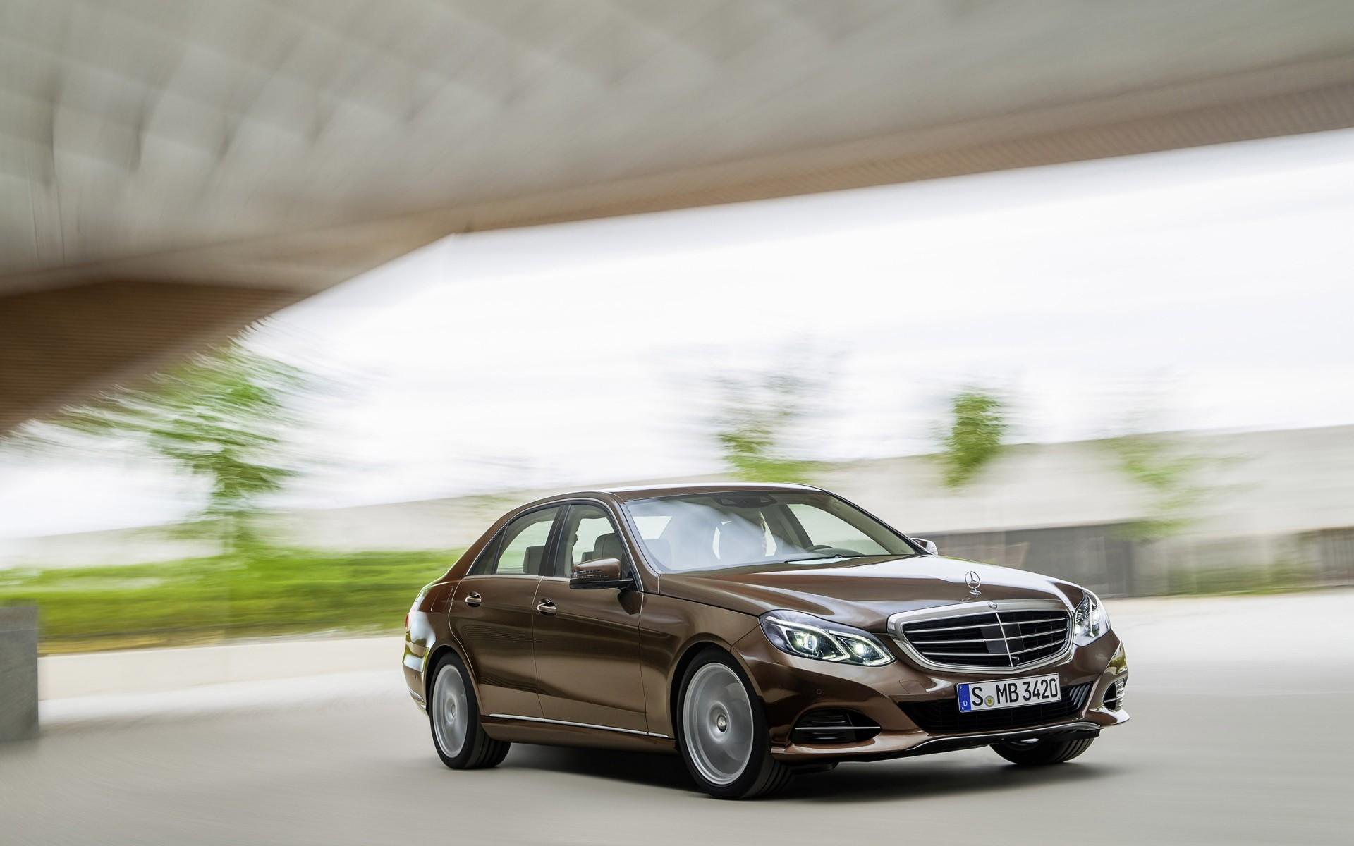 mercedes-benz coche negro asfalto coche desenfoque acera prisa mediodía carretera acción sistema de transporte rápido automotriz calle mercedes benz clase e