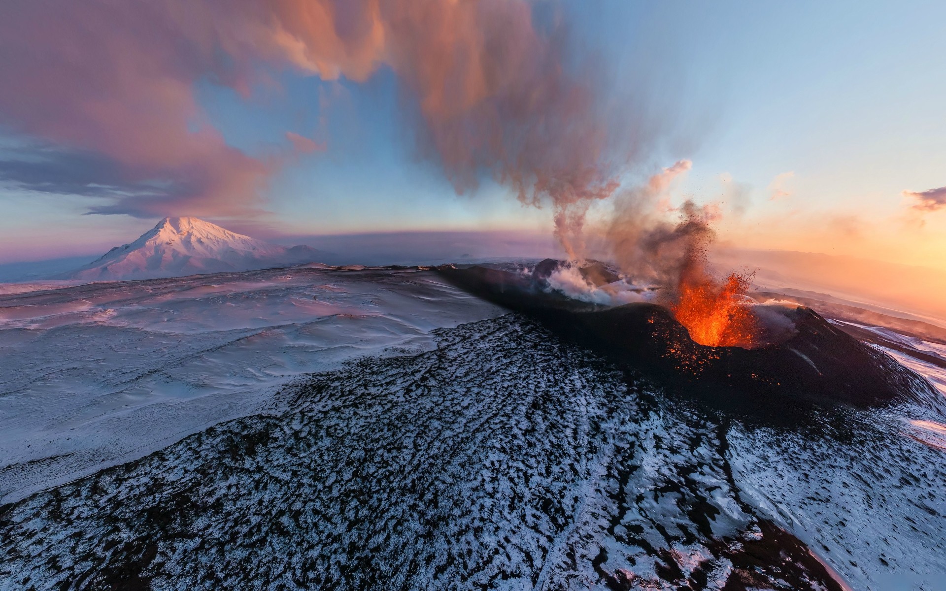 rusia volcán puesta de sol nieve erupción paisaje amanecer agua montaña al aire libre invierno noche niebla cielo vapor humo fuego