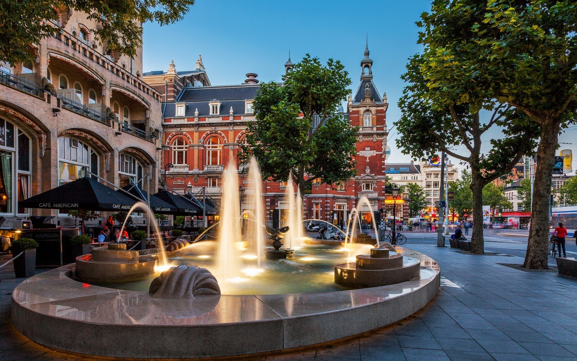 inne miasta architektura podróże miasto dom fontanna turystyka na zewnątrz ulica miasto plac miejski niebo woda turysta wakacje stary dom punkt orientacyjny spektakl amsterdam