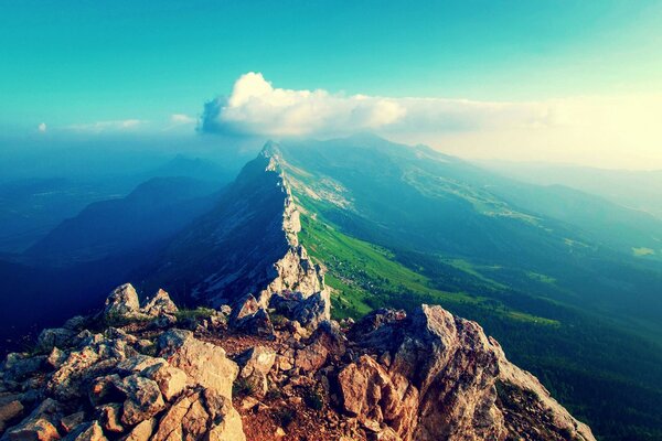 Paysages de la nature, voyage à travers les montagnes