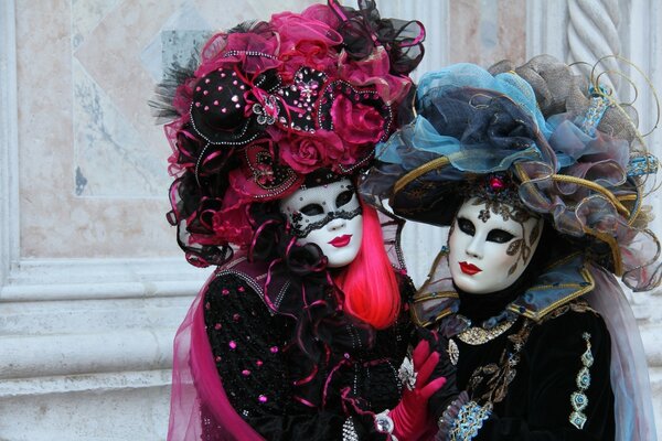 Costumes de mascarade italiens délicieux