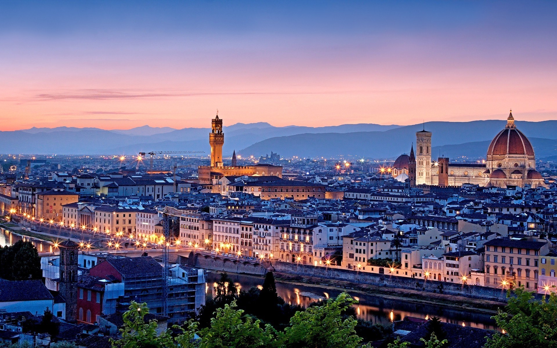 italia arquitectura ciudad viajes ciudad skyline crepúsculo noche casa puesta de sol al aire libre panorámico cielo iluminado agua urbano espectáculo iglesia florencia toscana