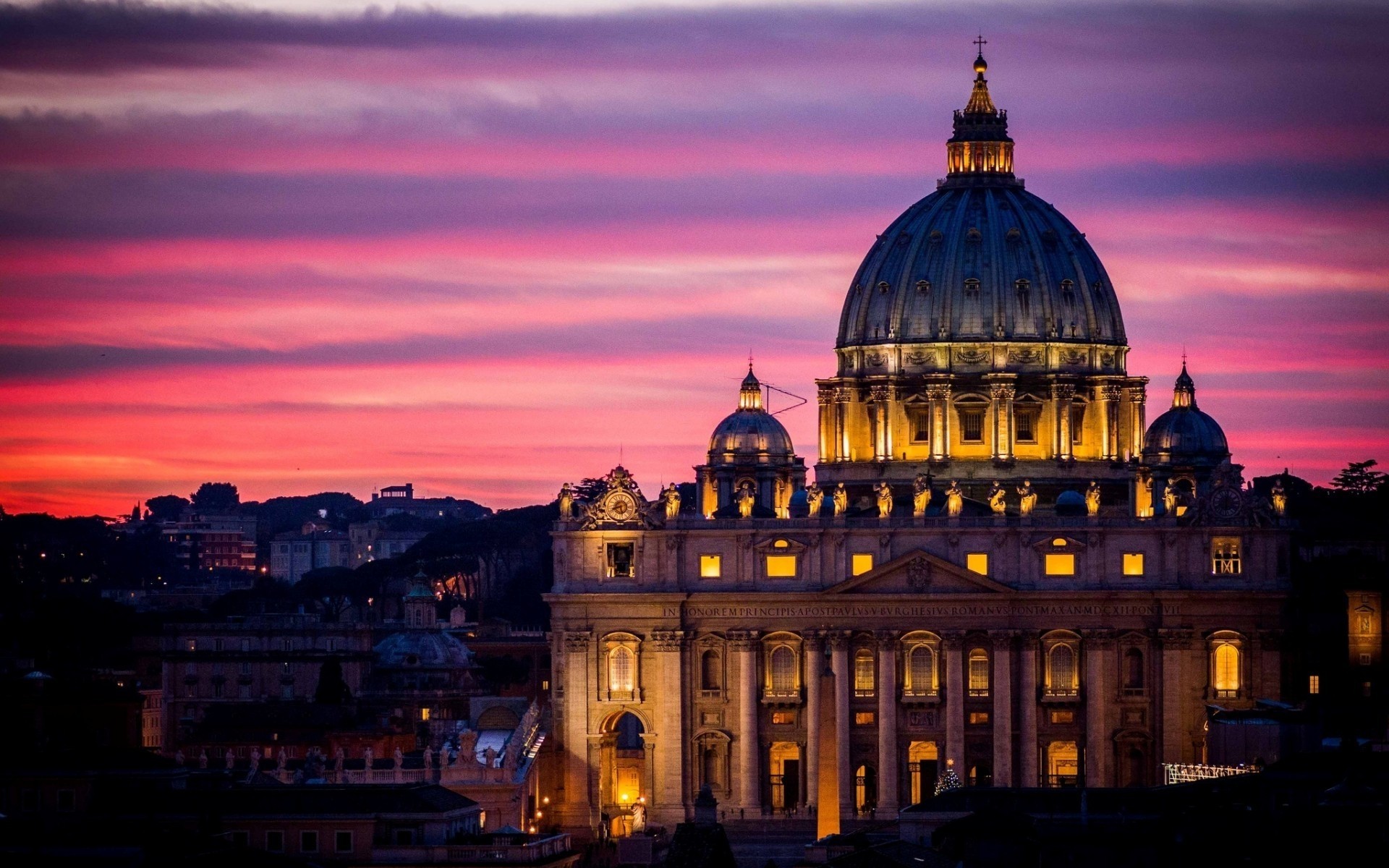 itália arquitetura cúpula viagens igreja crepúsculo noite cidade catedral casa religião céu ponto de interesse iluminado ao ar livre monumento pôr do sol cidade vaticano