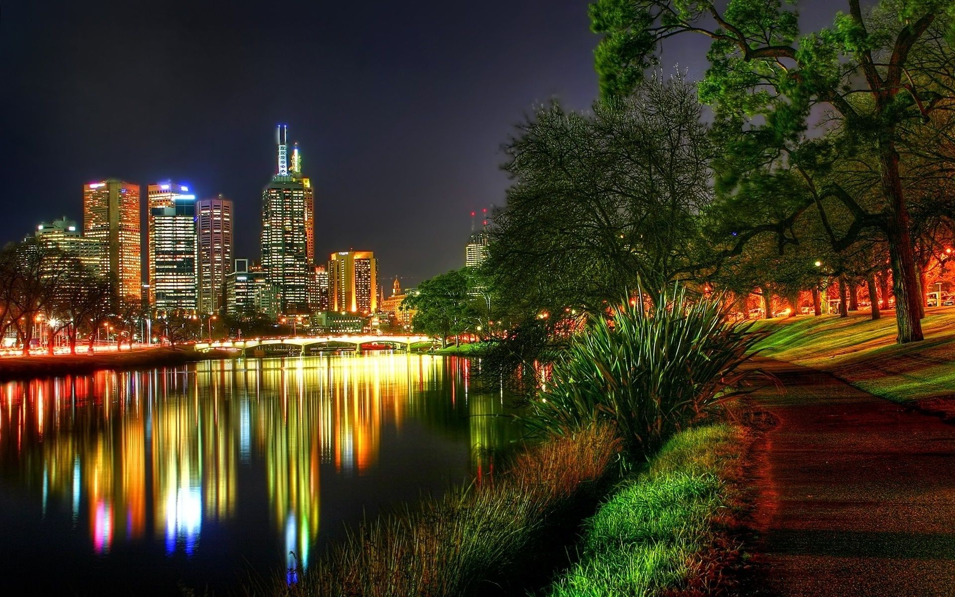 ciudad arquitectura viajes hogar ciudad agua noche río skyline centro de la ciudad cielo crepúsculo urbano puente rascacielos reflexión puesta de sol al aire libre calle