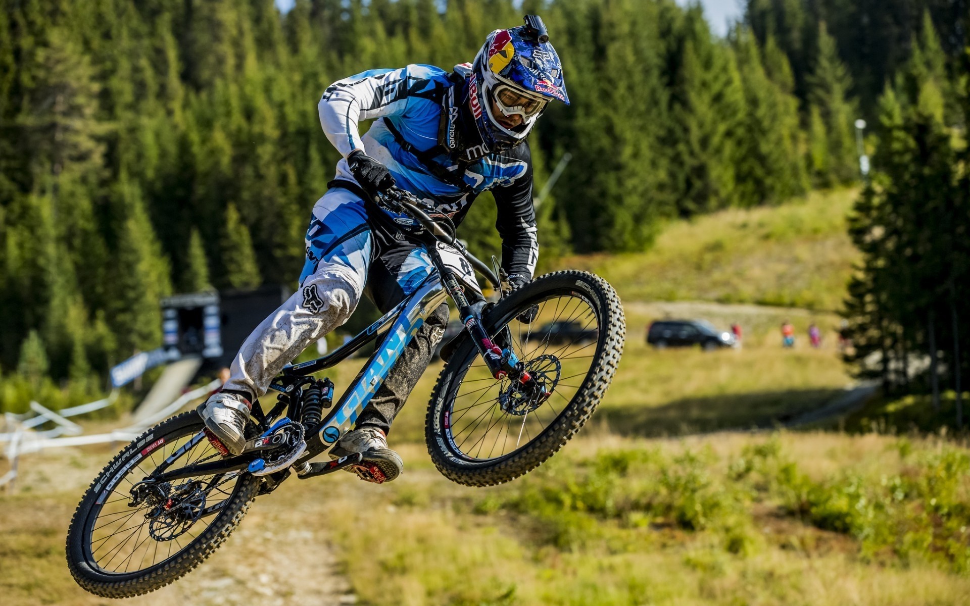 ciclismo bicicleta rodas trilha motociclista aventura pressa corrida férias descida esporte ciclista capacete