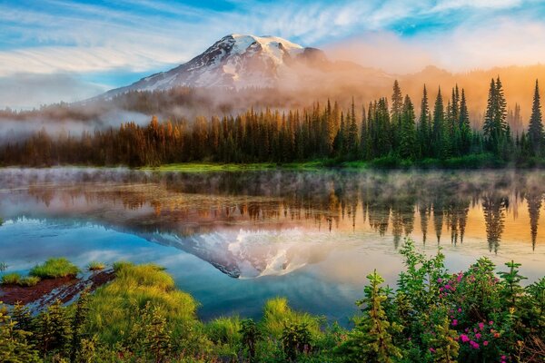 Una leggera nebbia ha toccato le montagne