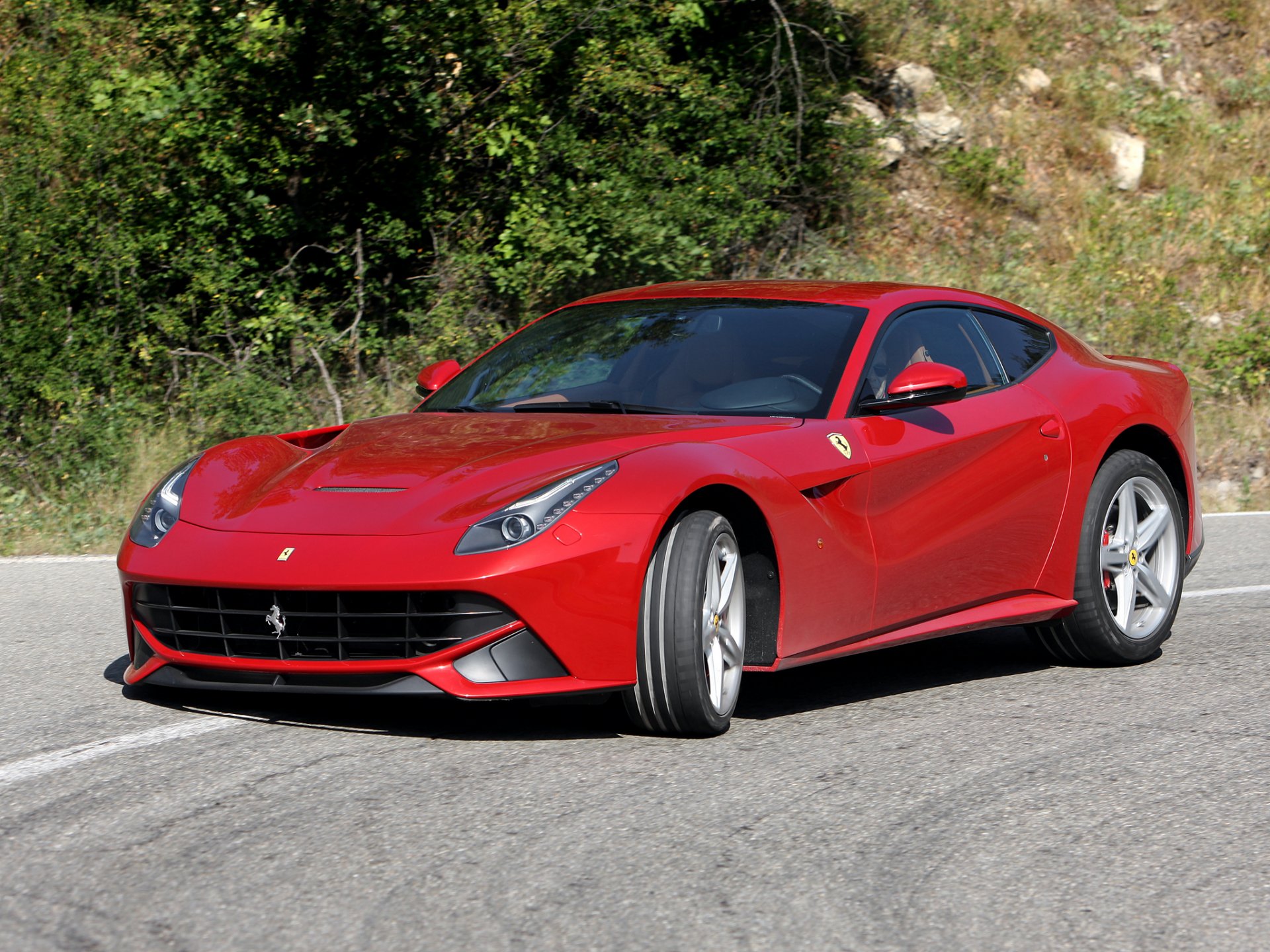 ferrari f12 berlinetta дорога деревья передок феррари ф12