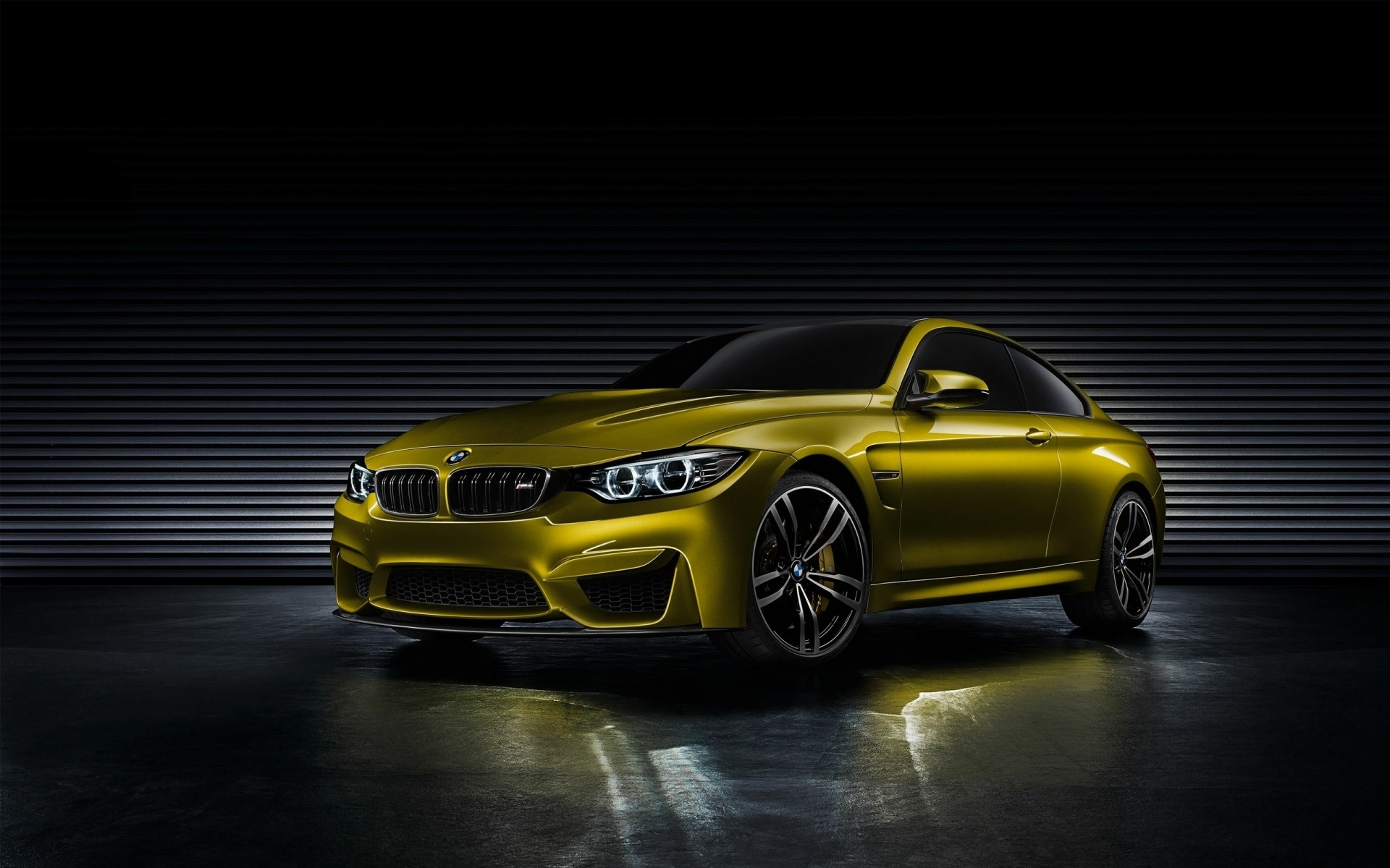 bmw araba araba tekerlekler kaldırım ulaşım sistemi hızlı asfalt otomotiv acele et siyah coupe aksiyon yarış sürücü bmw m4 coupe arabaları spor arabaları