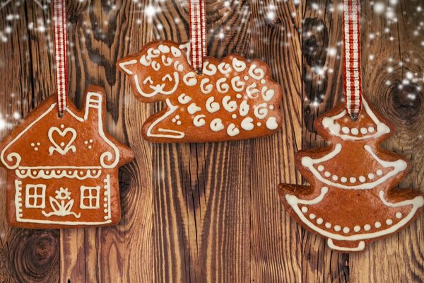 I ll bake gingerbread cookies for tea, decorate the house with them and give them to a friend