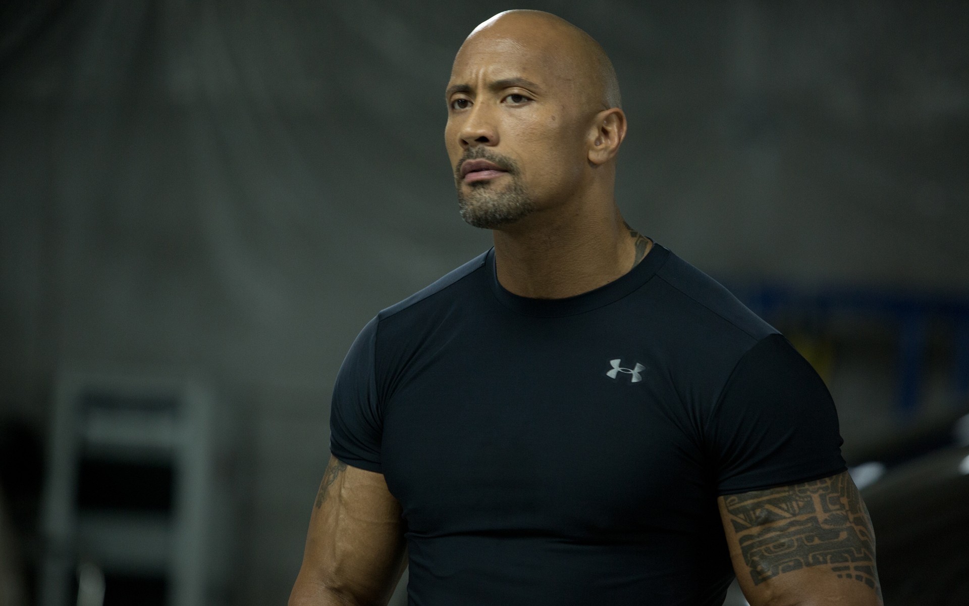 männer porträt wettbewerb sportler ein fußball erwachsener fußball mann tennis rugby sportgeräte tragen stadion dwayne johnson schauspieler