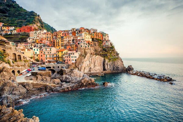 意大利海岸与五颜六色的房子