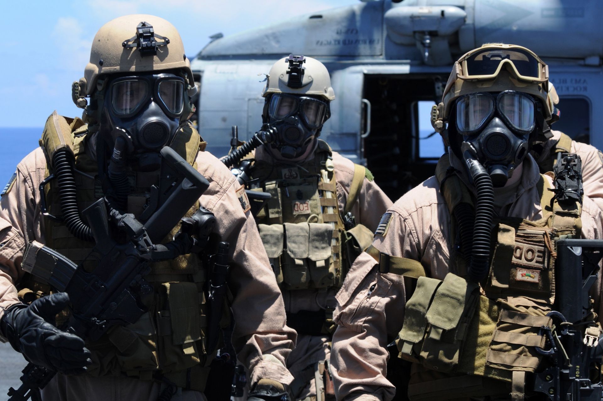 swat military war army weapon vehicle soldier man battle armor group navy helmet