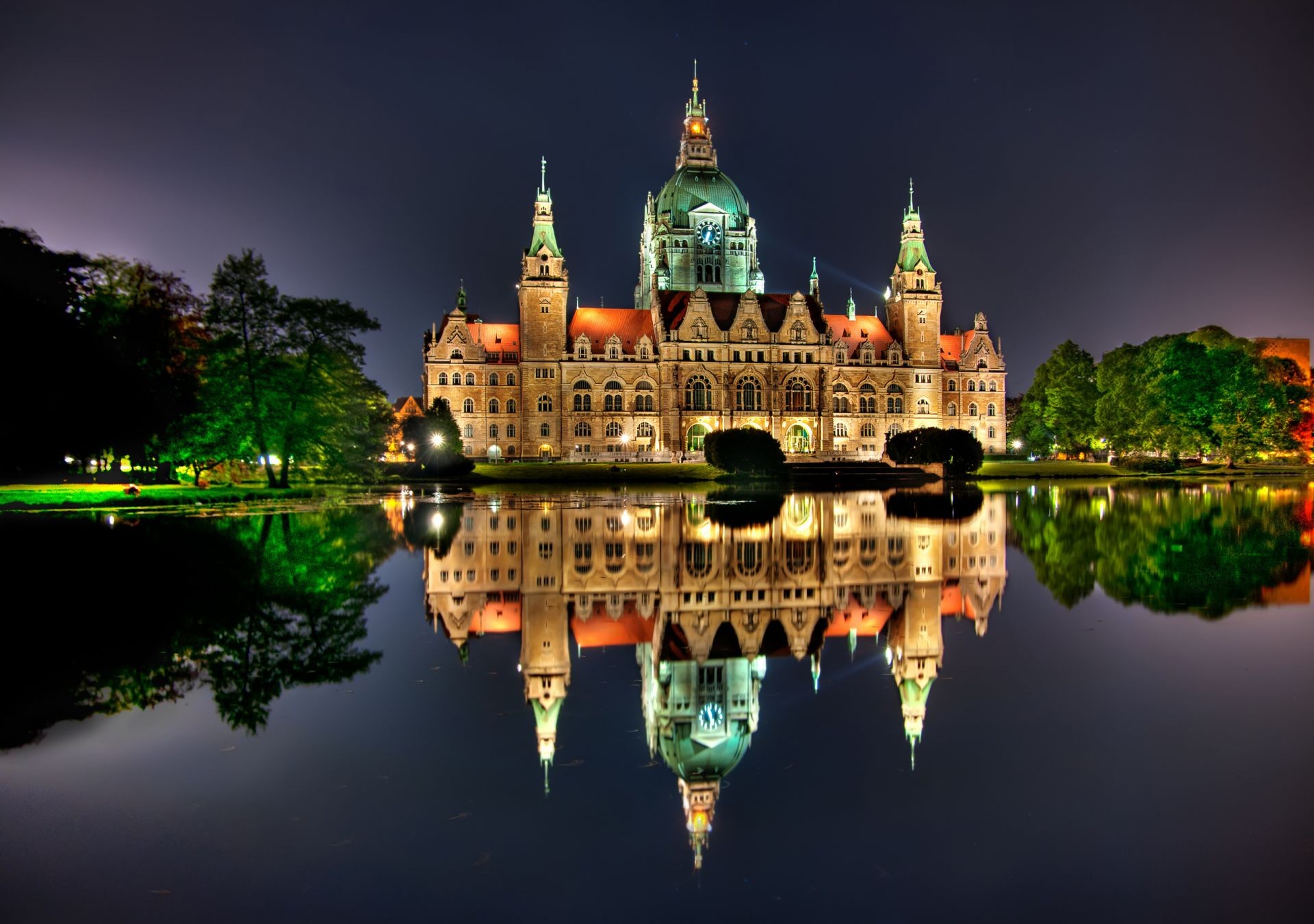 zamki architektura podróże miasto niebo dom oświetlony zmierzch wieczór na zewnątrz zamek odbicie rzeka turystyka wieża stary starożytny miasto miasto punkt orientacyjny