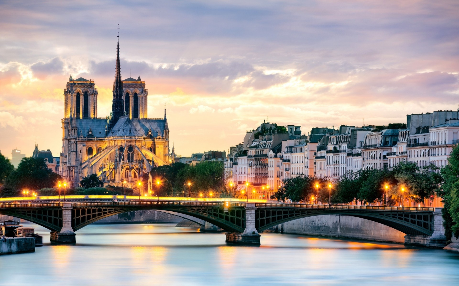 frança arquitetura crepúsculo cidade viagens ponte rio água pôr do sol iluminado cidade urbano à noite ao ar livre reflexão casa centro da cidade céu amanhecer tráfego paris notre-dame de paris notre-dame de paris notre-dame de paris sena